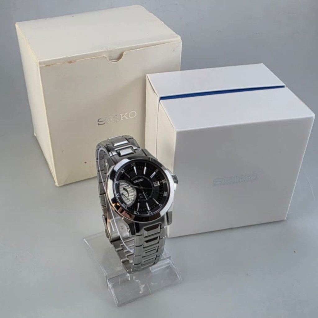 Seiko SRG001P1 Premier Kinetic Direct Drive Horloge Automaat, Seiko, Zo goed als nieuw, Support@seiko.com, 5-11, Akasaka 2-chome
Minato-ku, Tokyo 107-0052
Japan