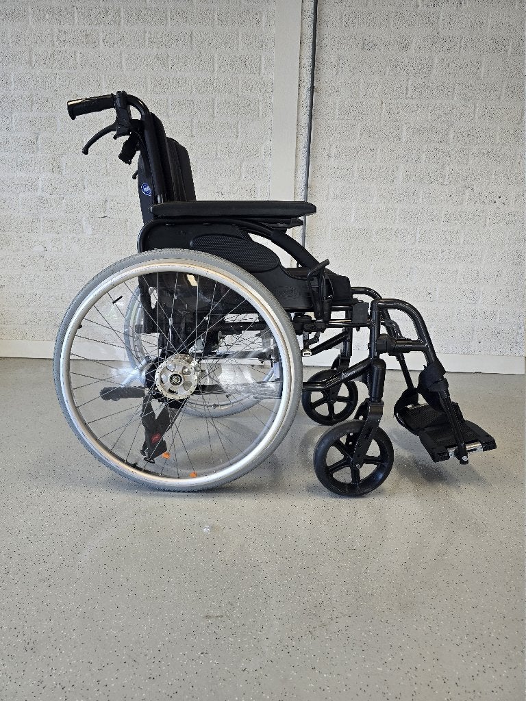 Alu, Lichtgewicht rolstoel (Invacare Action³) handremmen, Invacare, Invacare, Invacare, Zo goed als nieuw