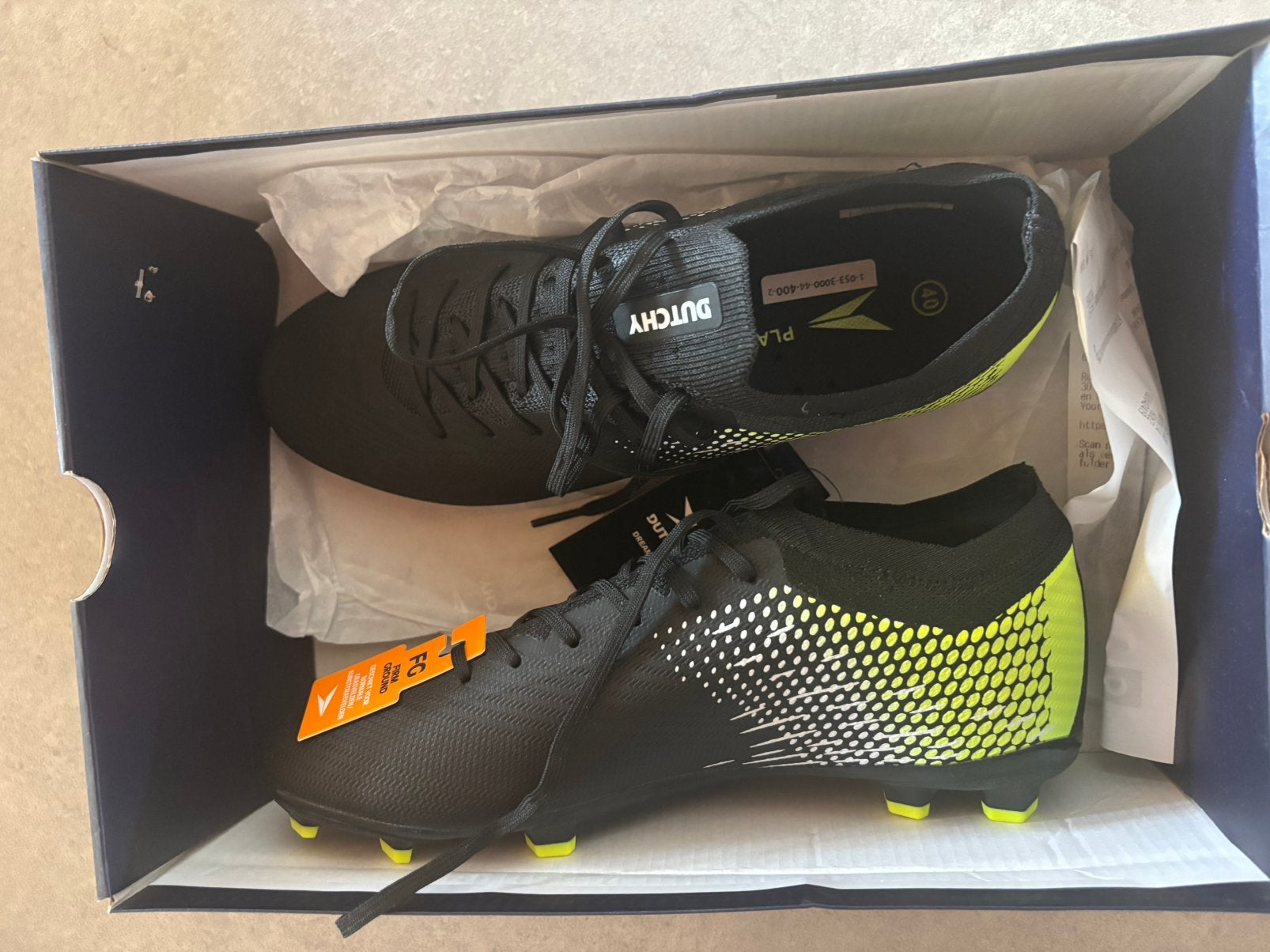 Geatis nieuwe voetbalschoenen maat 40, Ophalen, Zo goed als nieuw