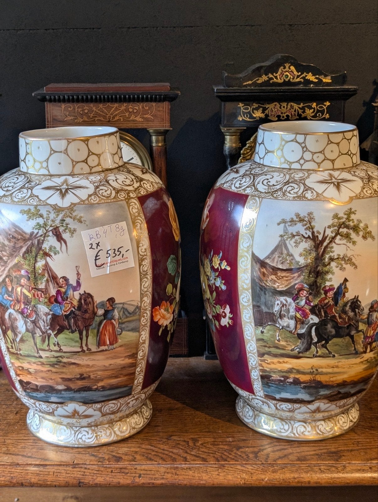 2 grote antieke sier vaarzen 40 cm hoog €535, Ophalen
