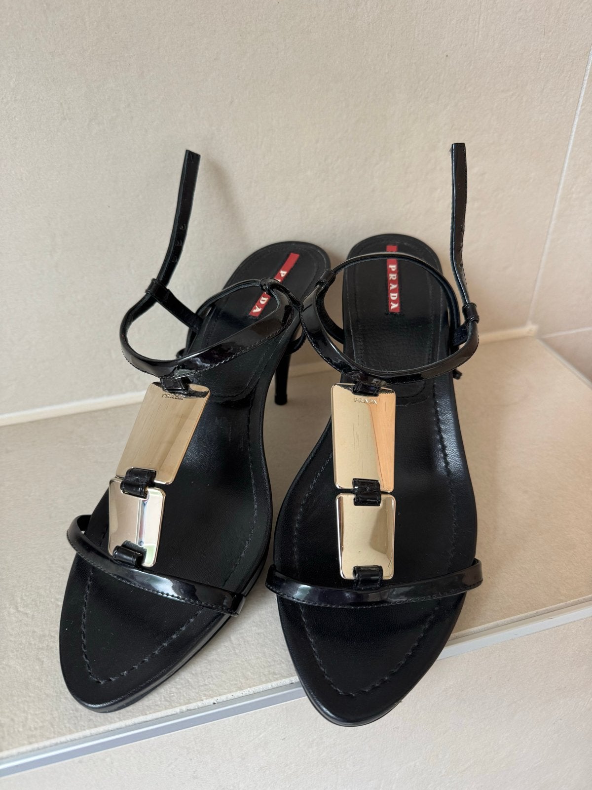 Prada sandalen met hak - Zwart, maat 38.5, Ophalen of Verzenden, Zo goed als nieuw, Zwart, Sandalen of Muiltjes