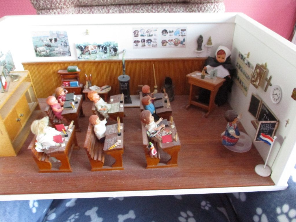 Poppenhuis-schoolklas jaren 50., Verzamelen, Ophalen, Gebruikt, Poppenhuis