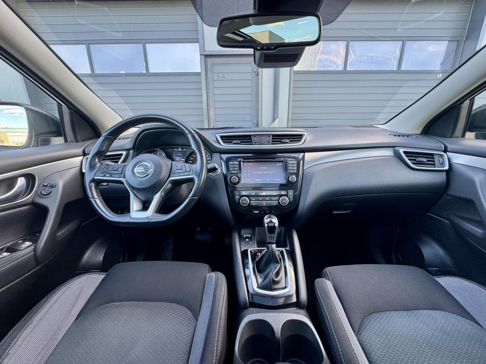 Nissan Qashqai 1.2 - 116pk N-Connecta | AUTOMAAT | Nieuwe Mo, Auto's, Dealer onderhouden, Stof, Gebruikt, 4 cilinders