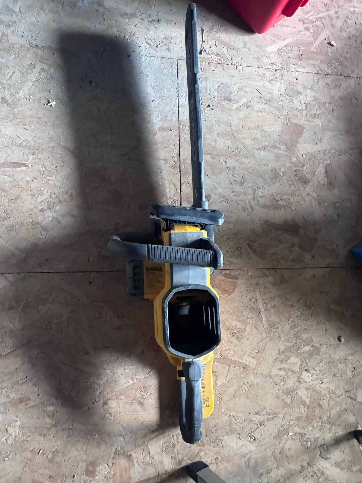 Foto 3 van Dewalt 54V Kettingzaag lang zaagblad 40cm