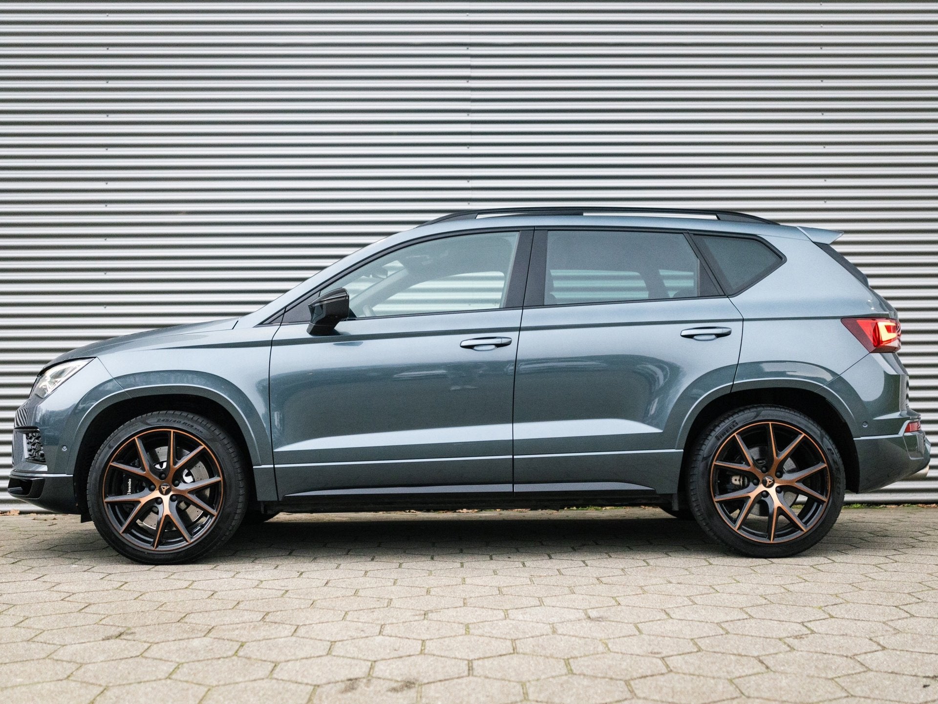 CUPRA Ateca 2.0 TSI 4DRIVE PANO BREMBO BEATS KEYLESS VIRTUAL, Auto's, Automaat, Dealer onderhouden, Gebruikt, Zwart