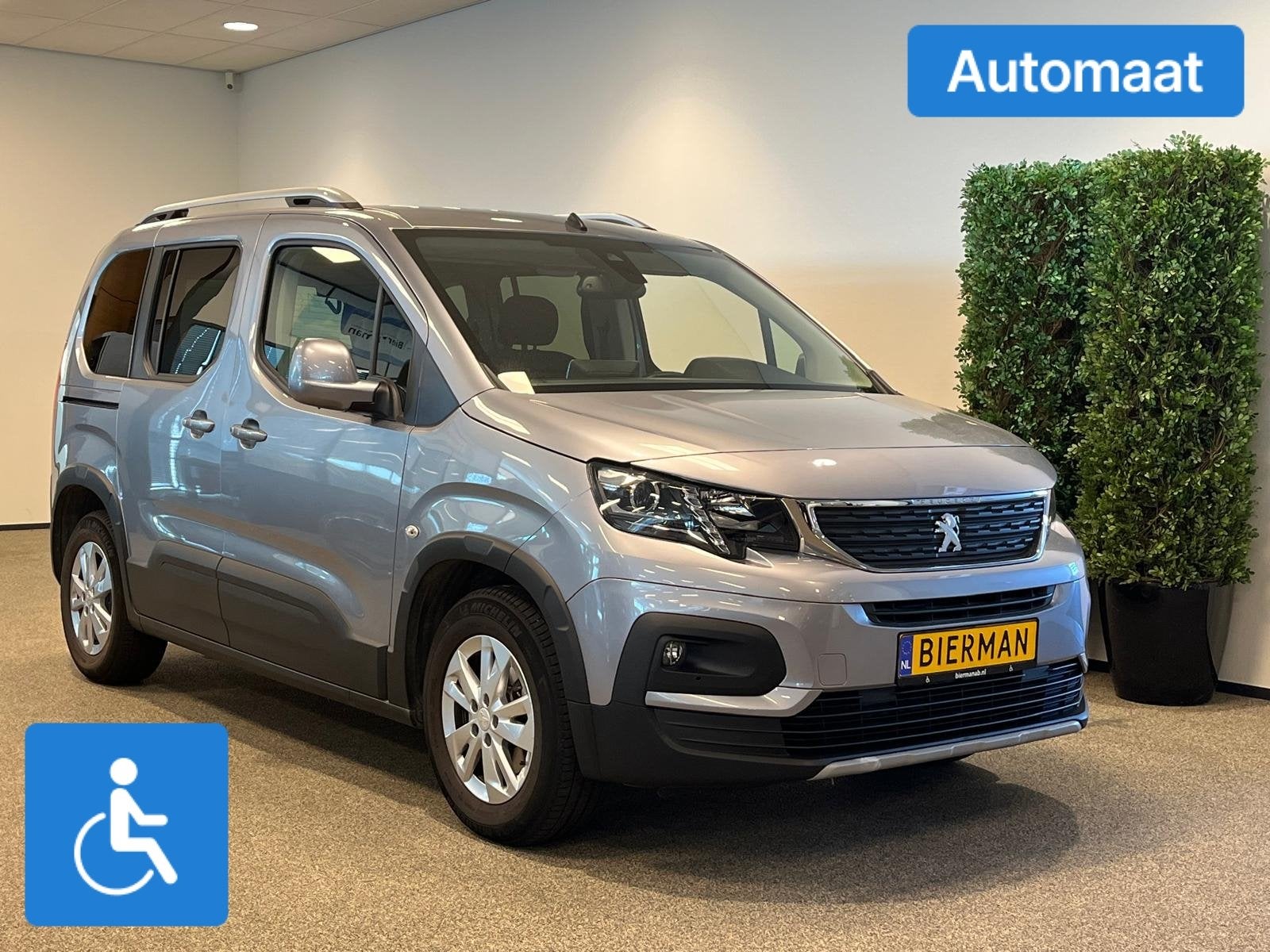 Peugeot Rifter L1 Rolstoelauto Automaat 3+1 of 5+0, 12 maanden, Stof, Gebruikt, Zwart