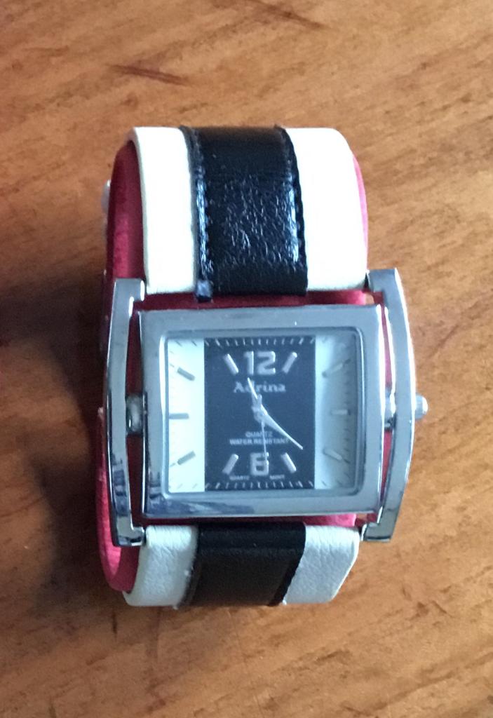 Zwart/wit design armbandhorloge, Ophalen of Verzenden