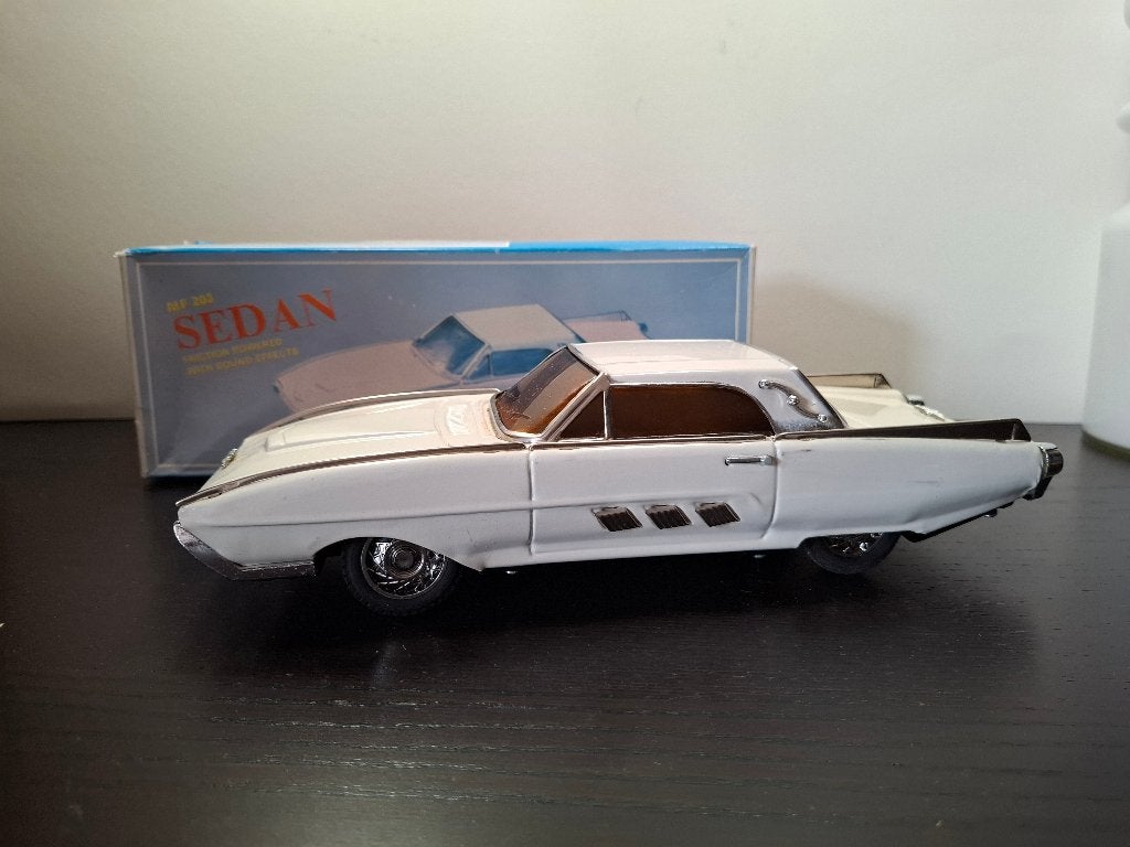 Sedan MF- 202 China blikken auto met doos., Antiek en Kunst, Ophalen of Verzenden