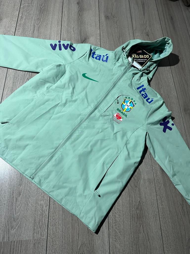 Nike Brasil Gore-Tex Jas - Diverse Kleuren, Maat 48/50 (M), Nieuw, Ophalen of Verzenden, Voetbal