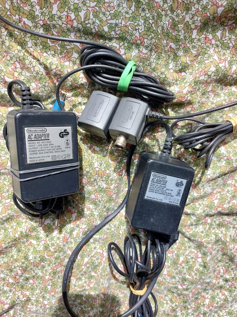 Nintendo NES AC Adapters en RF-modulators, Ophalen of Verzenden, Gebruikt, NES, Oplader of Kabel