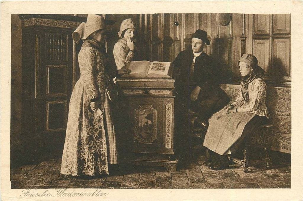 388-476-039 Friesche Kleederdrachten, Verzenden, Voor 1920, Friesland