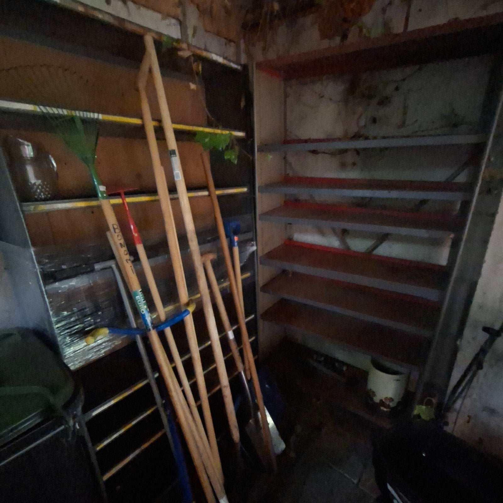 2 gratis metalen stellingkasten, Huis en Inrichting, Ophalen, Gebruikt