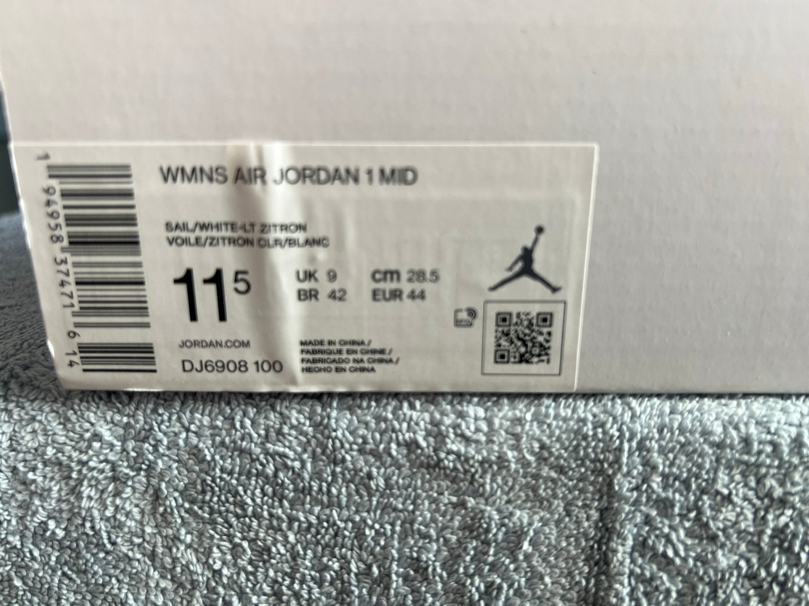 Nike Air Jordan 1 Mid WMNS 'Sail/White-Lt Zitron' EU 44, Kleding | Dames, Schoenen, Ophalen of Verzenden, Nieuw, Overige kleuren