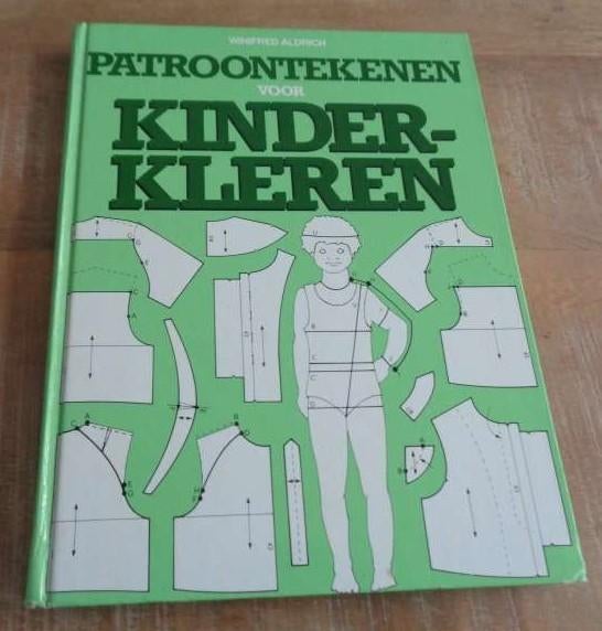Boek Patroontekenen voor kinderkleren - Winifred Aldrich, Boeken, Mode, Winifred Aldrich, Verzenden, Studie en Technieken, Zo goed als nieuw