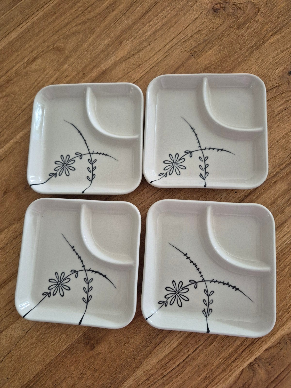Set van 4 Aziatische kleine borden, handgeschilderd, Huis en Inrichting, Keuken | Servies, Ophalen, Aziatisch, Keramiek, Zo goed als nieuw