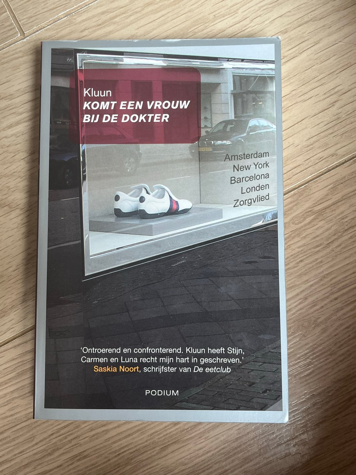 Boek, Komt een vrouw bij de dokter, Ophalen of Verzenden, Gelezen, Nederland