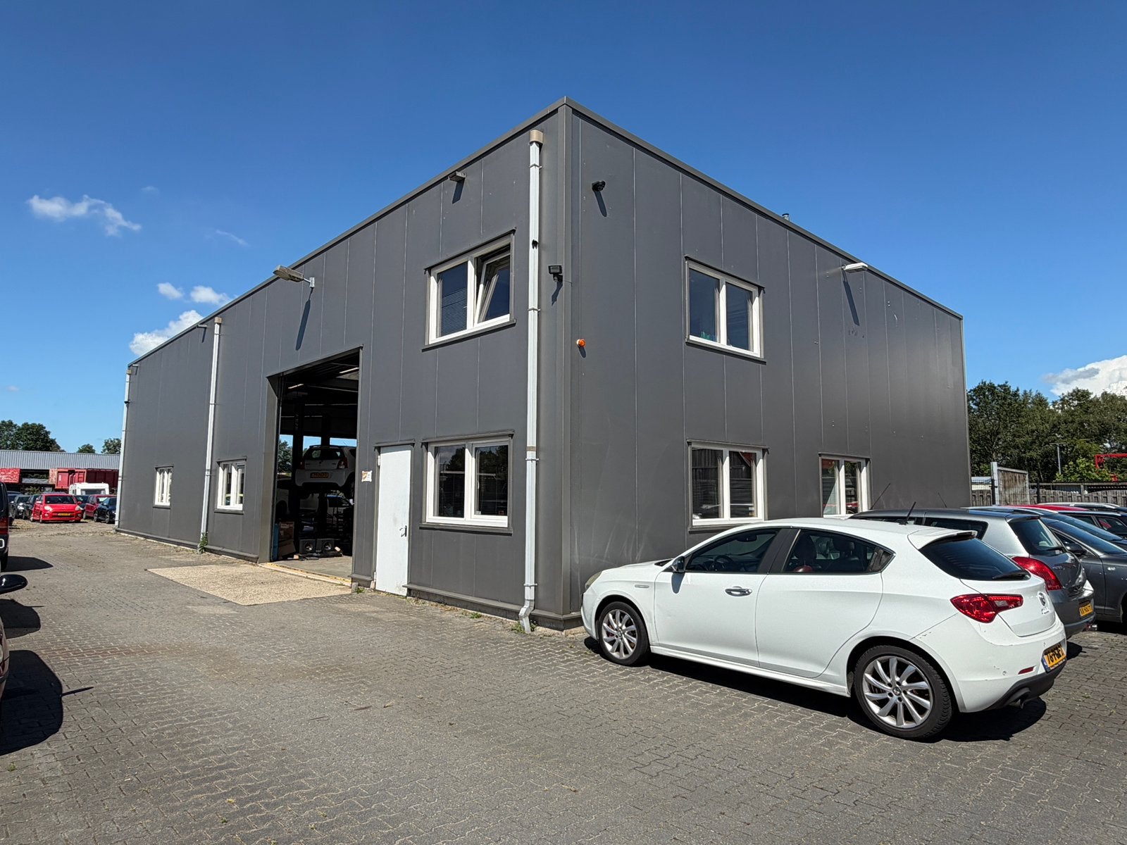 Bedrijfspand met bouwmogelijkheid woning in Schoonebeek, 2285 m², Koop, Bedrijfsruimte