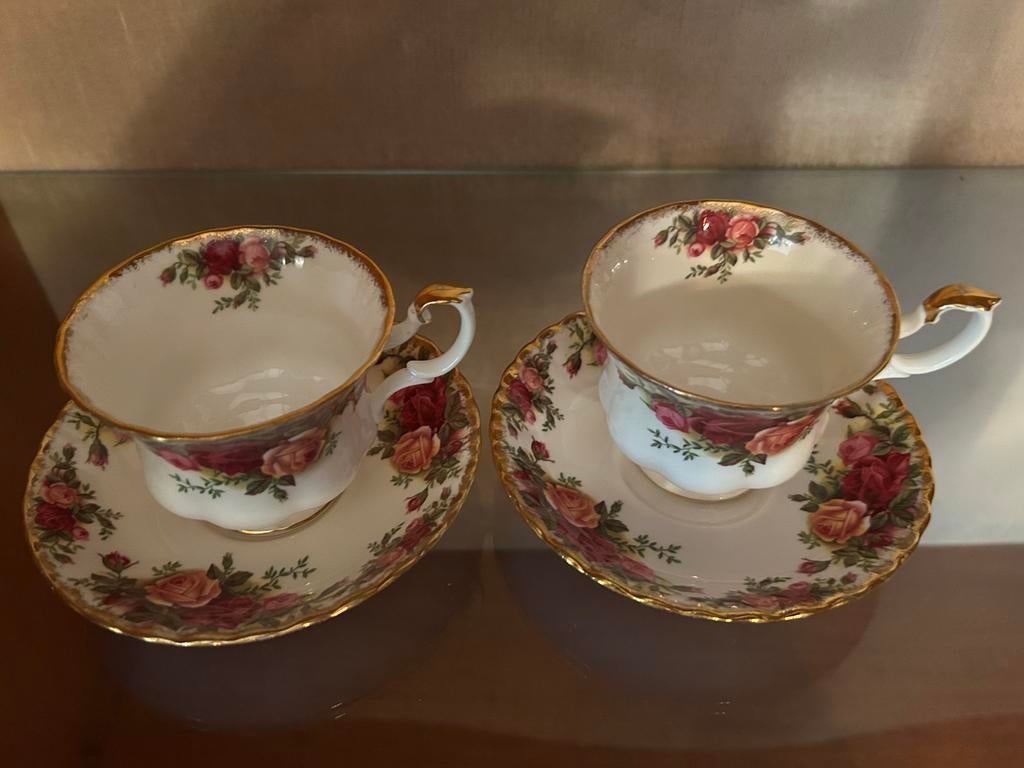 Diverse kop en schotels, waaronder Royal Albert en Limoges., Antiek en Kunst, Ophalen of Verzenden