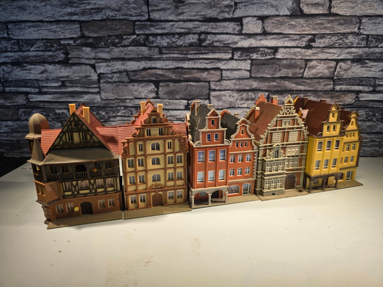 5 historische gebouwen huizen N spoor modeltrein 1:160, Overige merken, Gebruikt, Gelijkstroom of Wisselstroom, Brug, Tunnel of Gebouw