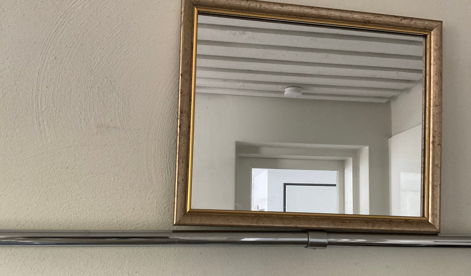 Spiegeltje met vergulde rand 28 x 23 cm, Minder dan 50 cm, Ophalen of Verzenden, Zo goed als nieuw, Minder dan 100 cm