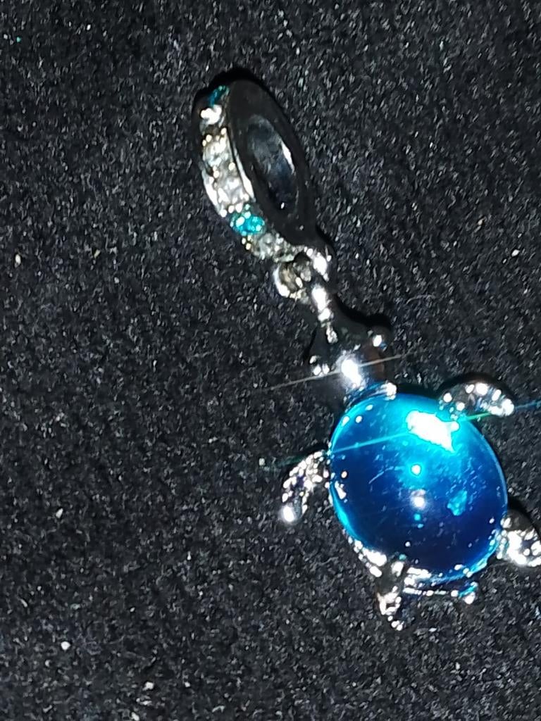 Bedel schildpad met blauwe steen, Sieraden, Tassen en Uiterlijk, Bedels, Ophalen of Verzenden