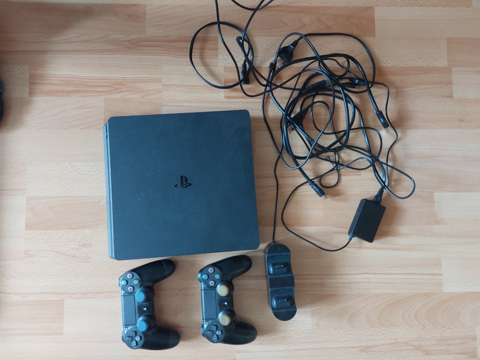 PlayStation 4 Slim met 2 controllers en 5 games, Ophalen, Gebruikt