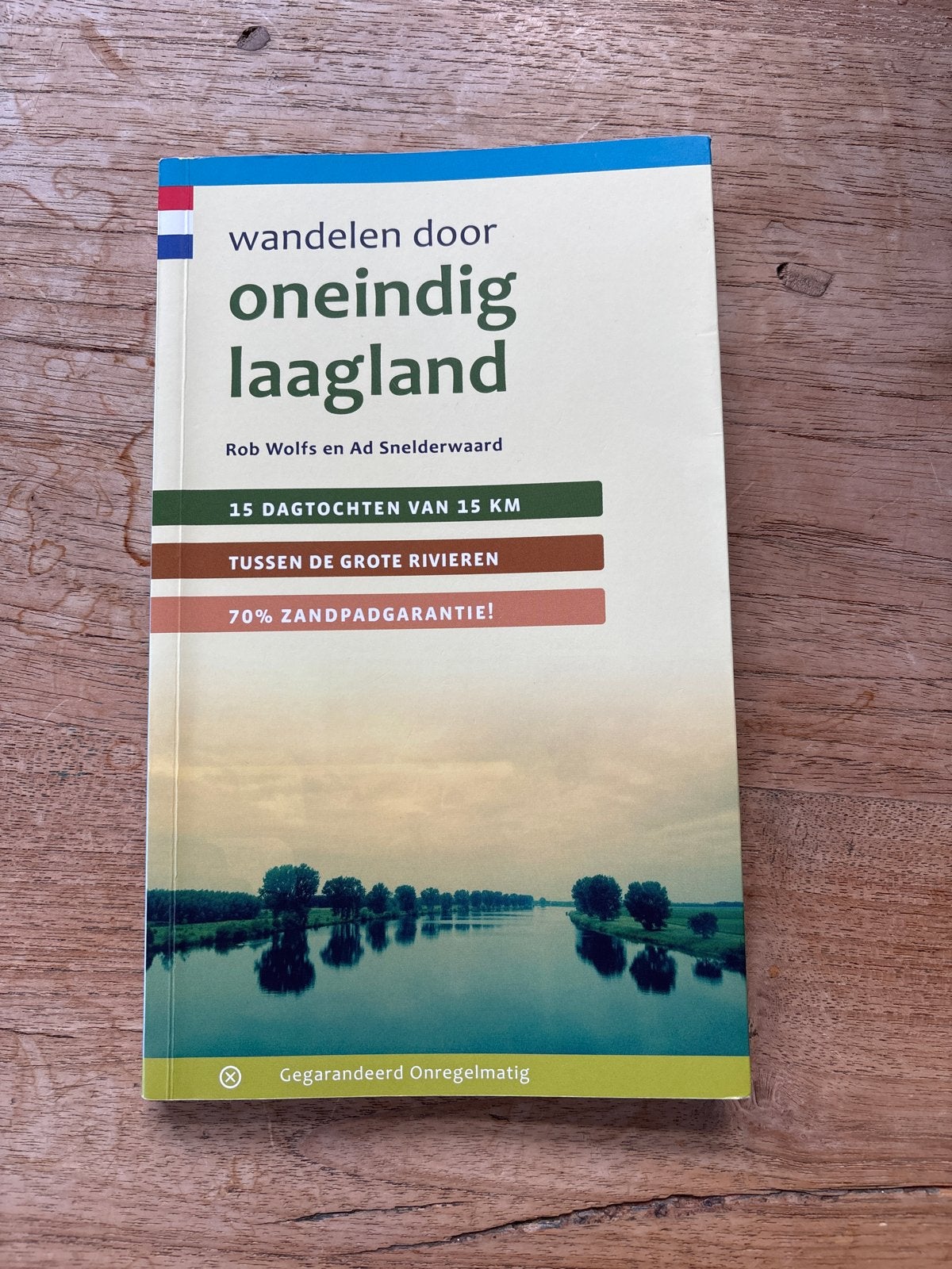 Wandelen door Oneindig Laagland - Rob Wolfs & Ad Snelderwaar, Boeken, Overige merken, Fiets- of Wandelgids, Ophalen of Verzenden