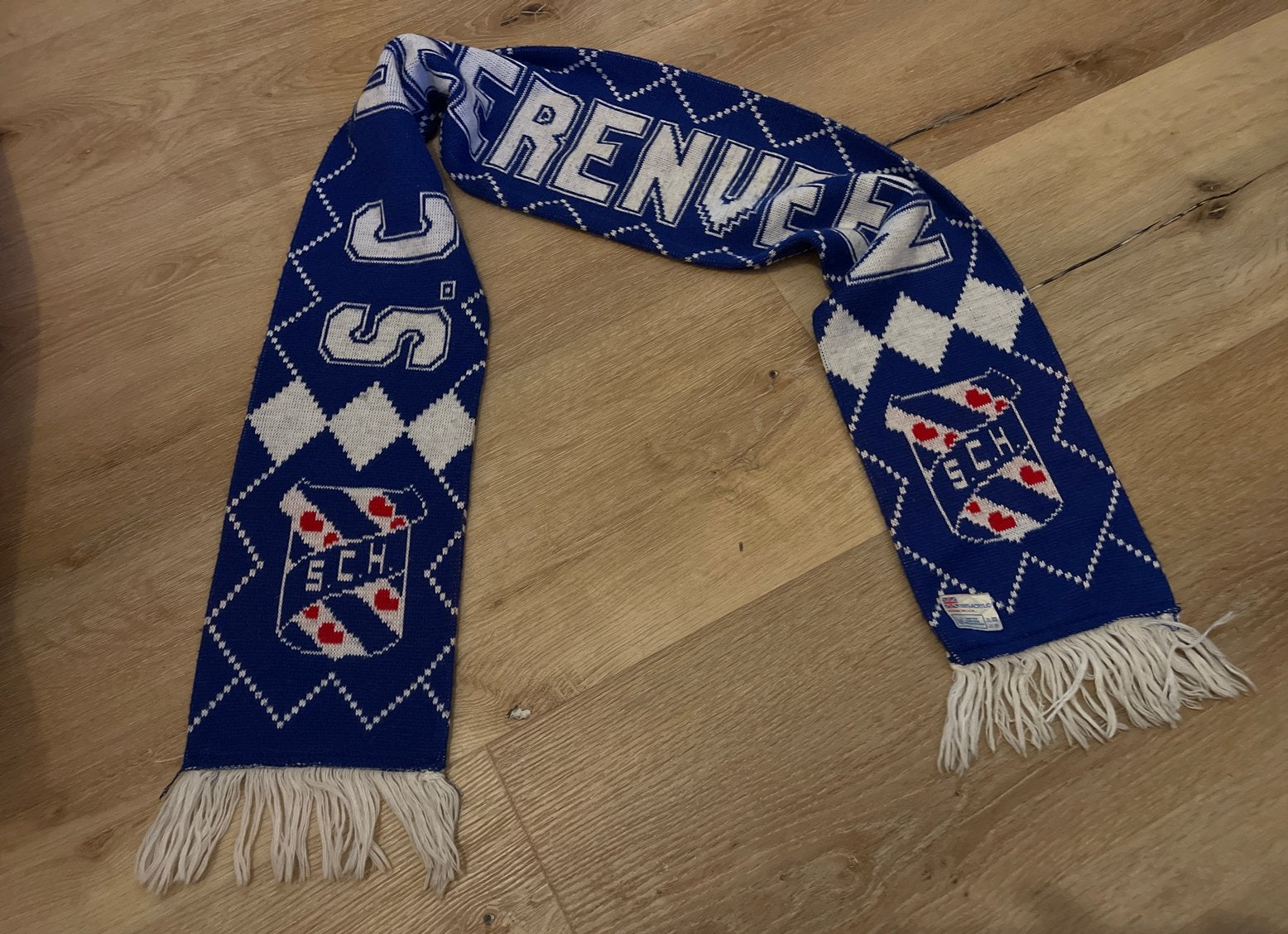 SC Heerenveen Sjaal - Blauw/Wit, Verzamelen, Sportartikelen en Voetbal, Ophalen of Verzenden, Overige binnenlandse clubs, Vaantje of Sjaal