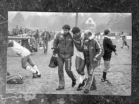 Org z/w foto 20x30 cm Marco van Basten enkelblessure 1986, Verzamelen, Verzenden, Nieuw, Ajax, Poster, Plaatje of Sticker