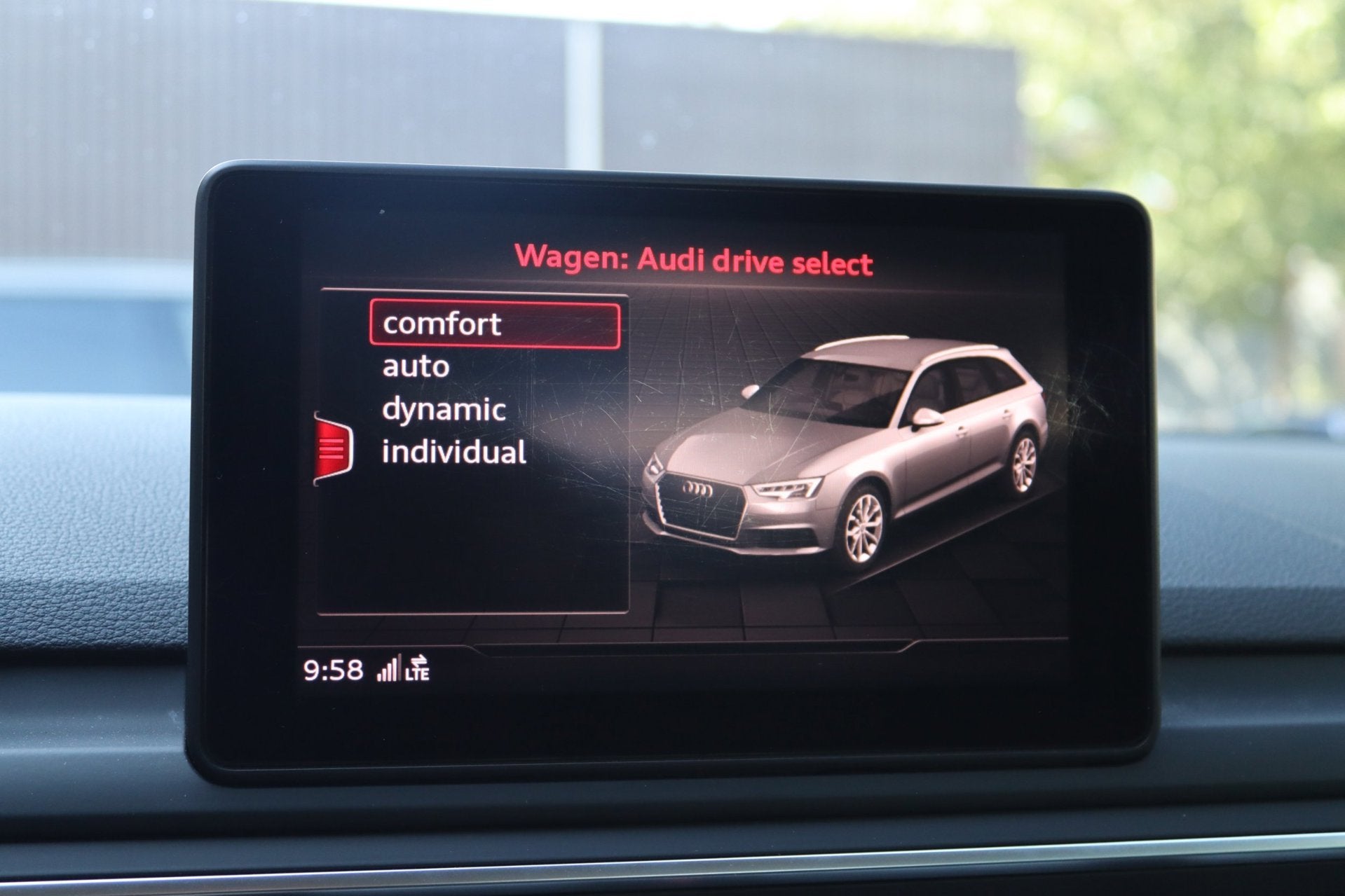 Audi A4 Avant 35 TFSI FACELIFT NAP TREKHAAK SELECT DRIVE, Stof, Gebruikt, 4 cilinders, A4