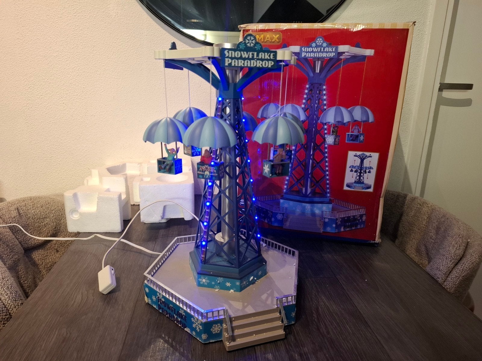 lemax Snowflake Paradrop 34634 in doos kerstdorp kerst 
Lema, Ophalen of Verzenden