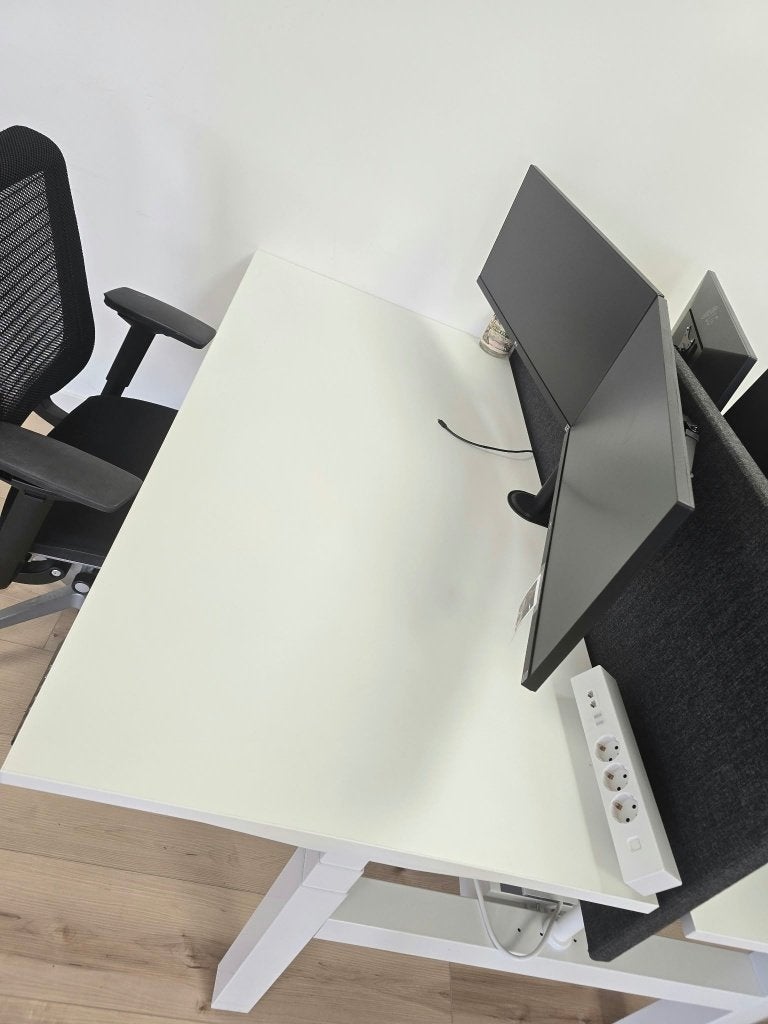 Foto 6 van 2x Elektrisch duo zit-sta bureau + Steelcase stoelen