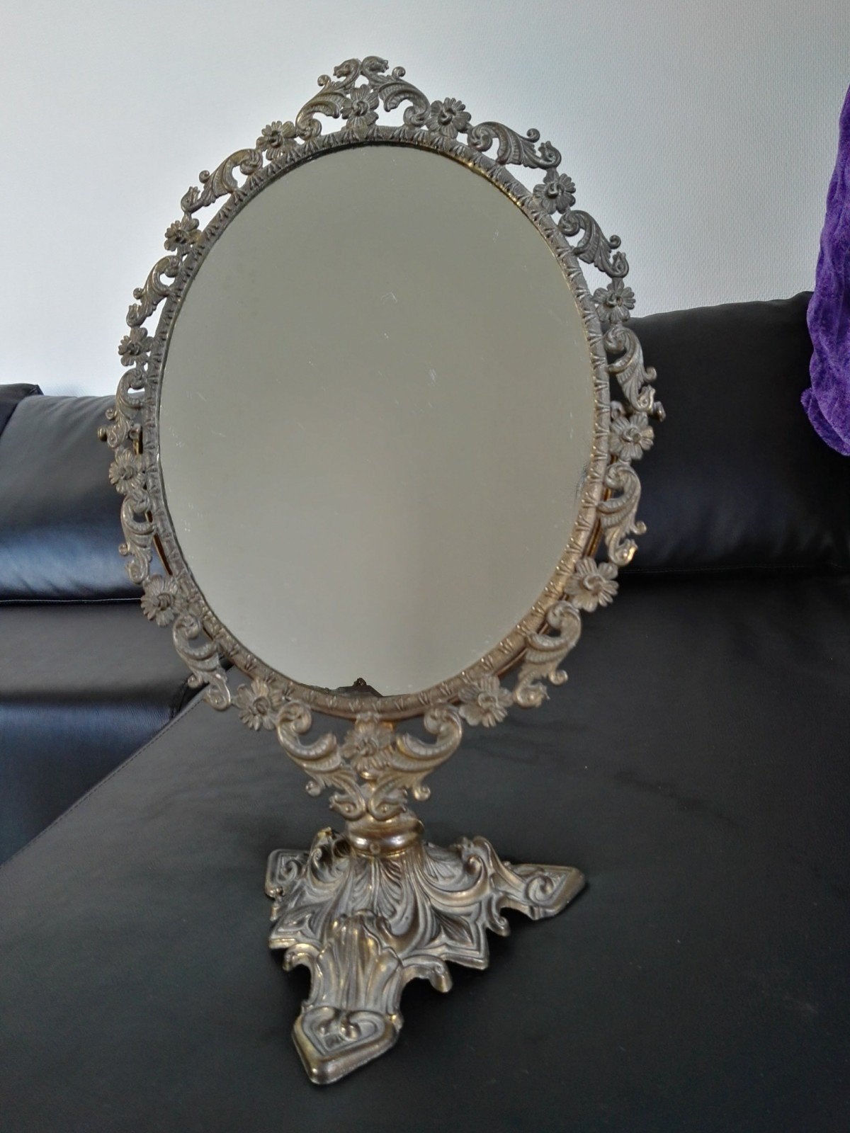 Antieke ovale spiegel met sierlijke bronzen lijst, Ophalen, Ovaal, Minder dan 50 cm, Minder dan 100 cm