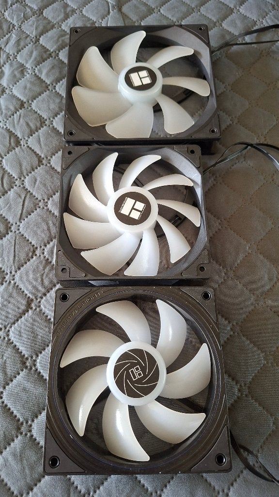 Thermalright  pc fans argb  (2x120mm.1x140mm), Computers en Software, Computerkoelers, Ophalen of Verzenden, Zo goed als nieuw
