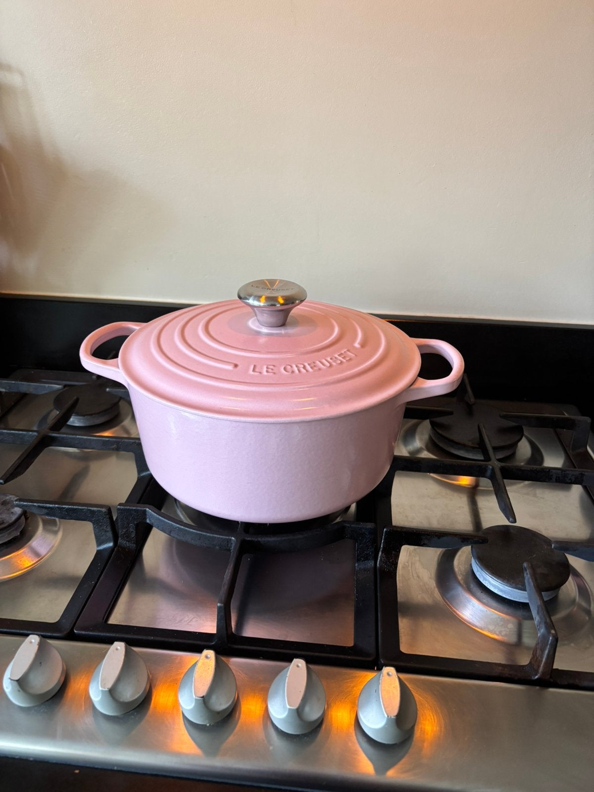 Prachtige roze le creuset braadpan 24 cm, Gebruikt, Le Creuset, Ophalen of Verzenden, Braadpan