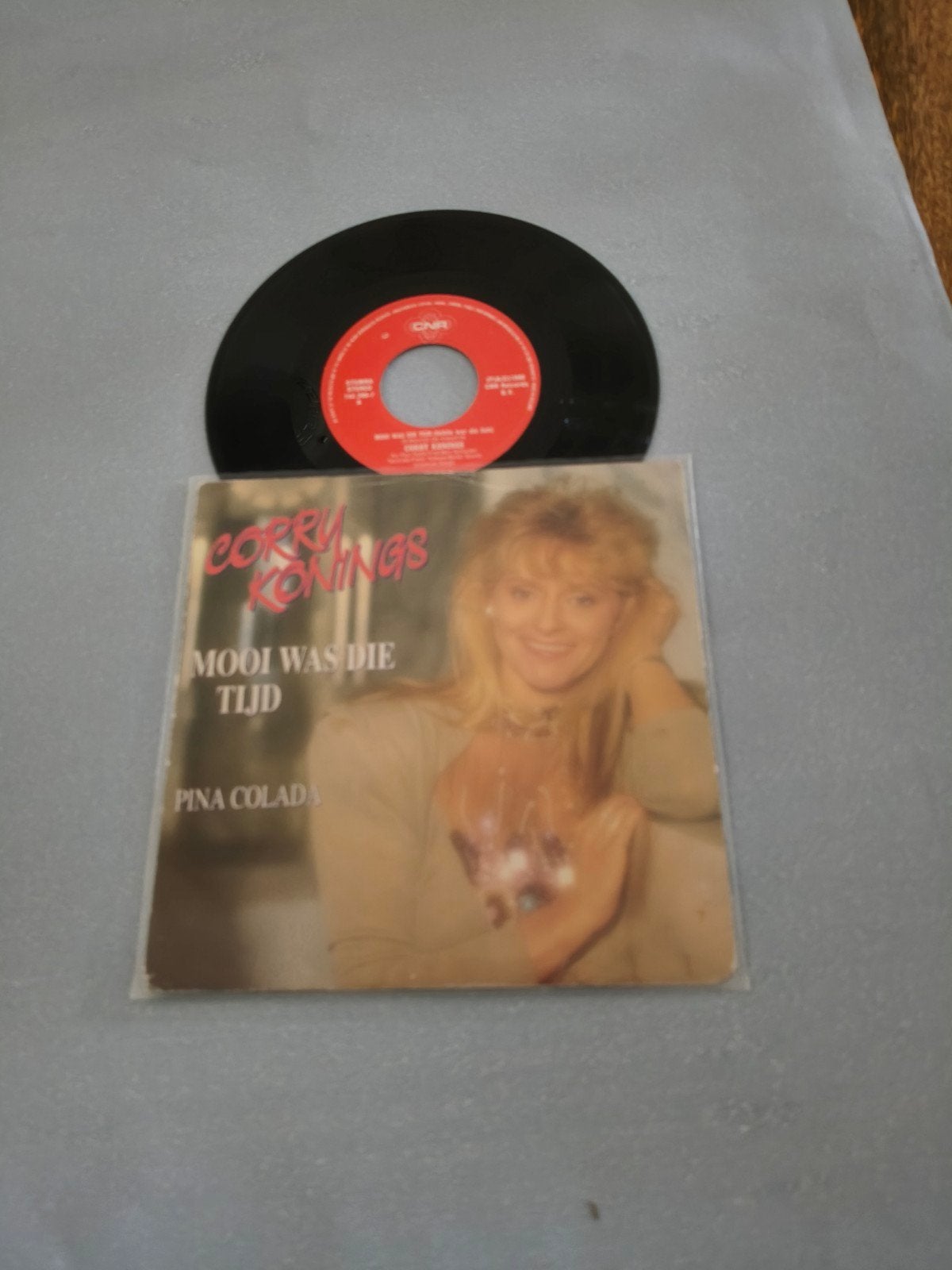 Corry Konings - Mooi Was Die Tijd / Pina Colada Single, Fotohoes, Ophalen, Gebruikt, Nederlandstalig
