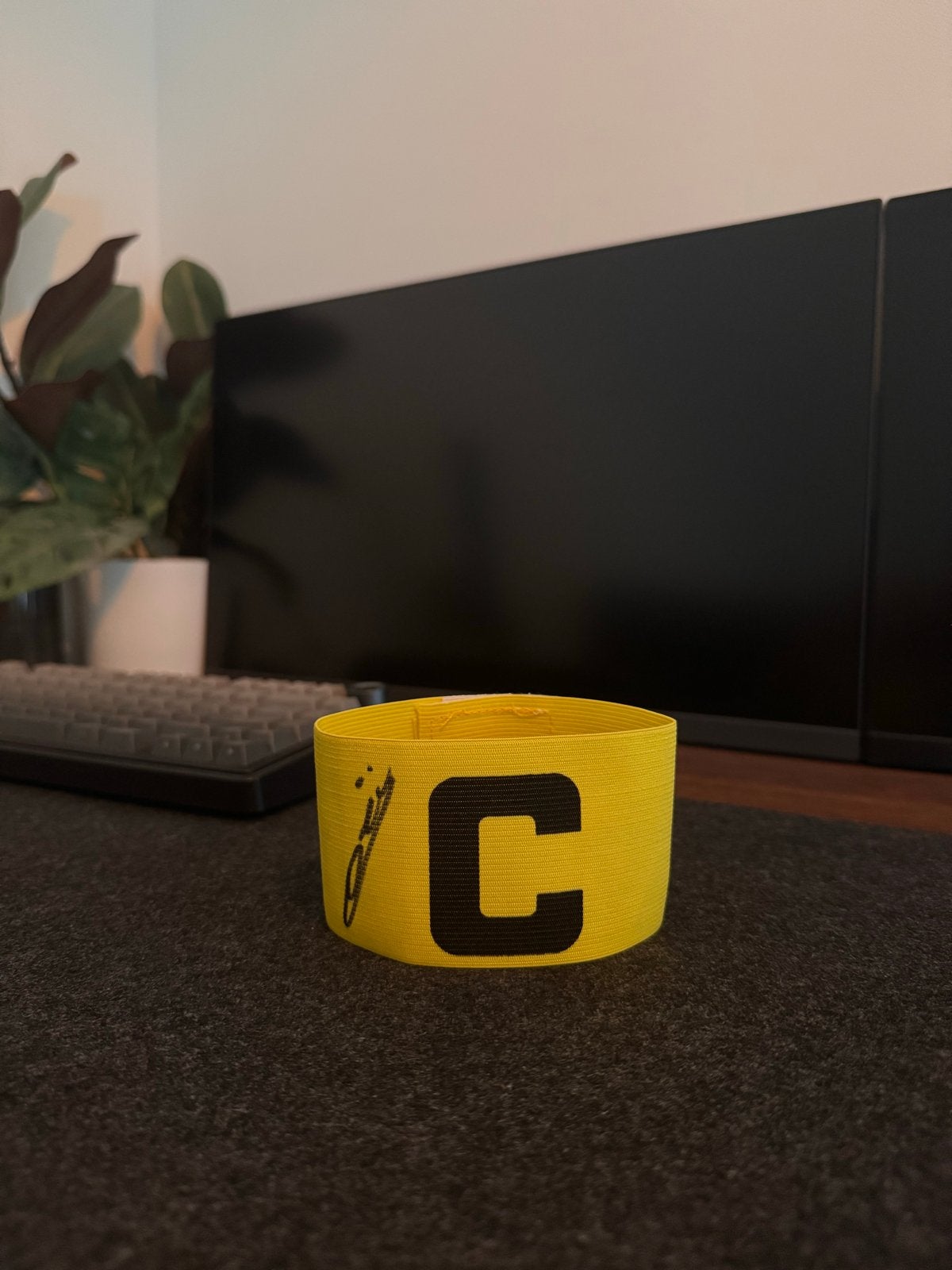 Gesigneerde aanvoerdersband Naci Ünüvar (Heracles Almelo), Sport en Fitness, Voetbal, Ophalen of Verzenden, Nieuw, Clubaccessoires
