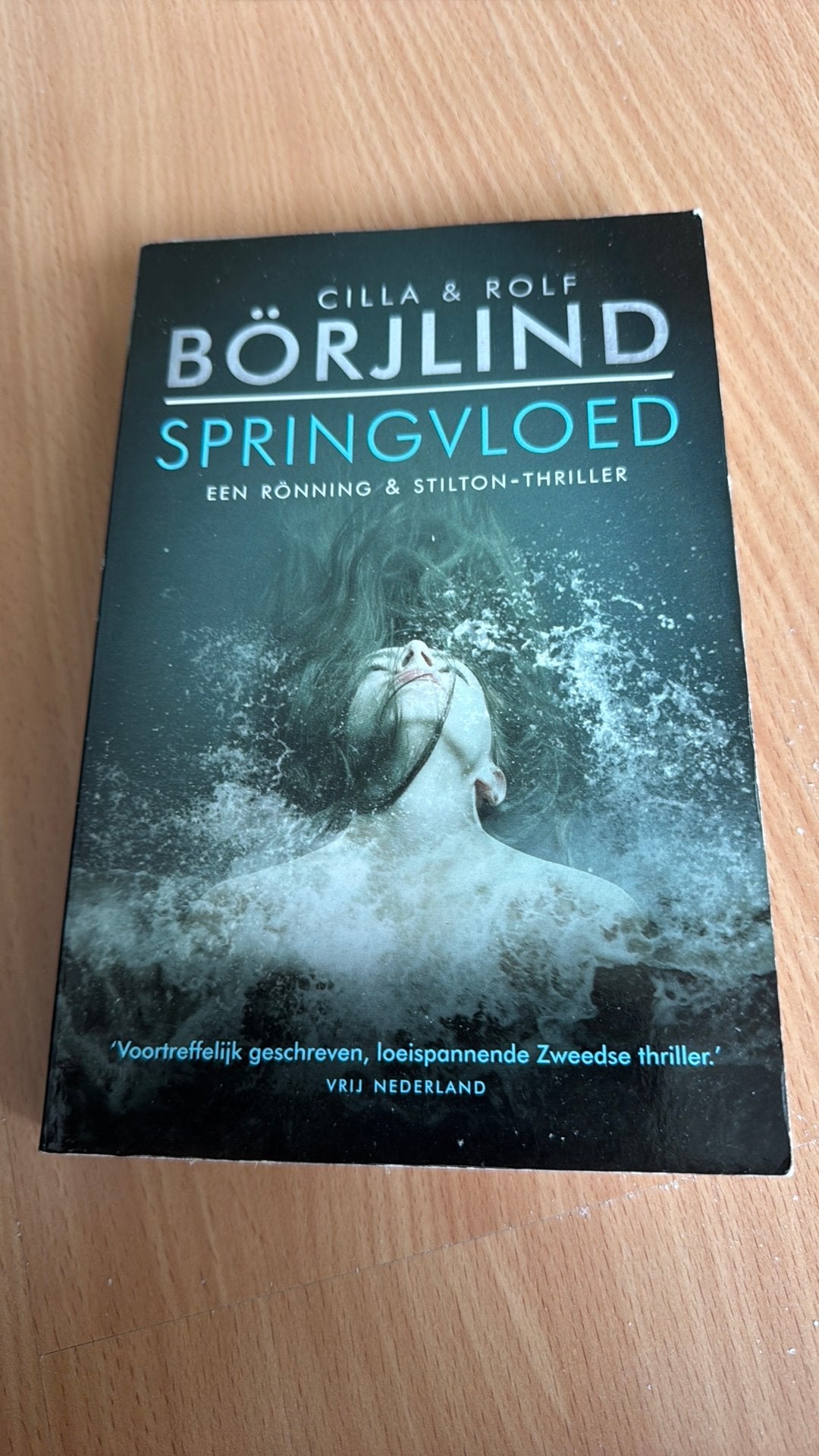 Springvloed - cilla en rolf borjlind, Boeken, Thrillers, Ophalen, Zo goed als nieuw