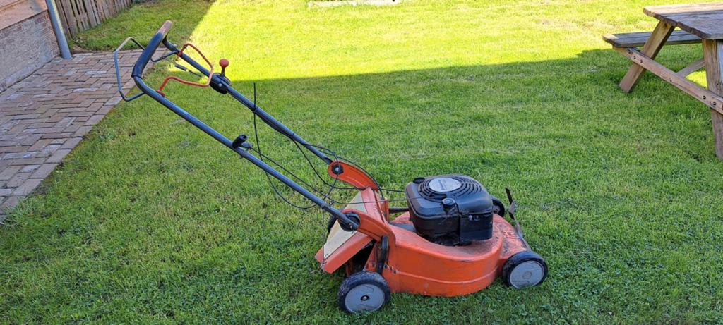 Husqvarna Benzine Grasmaaier, Cirkelmaaier, Gebruikt, Ophalen of Verzenden, Benzine-grasmaaier
