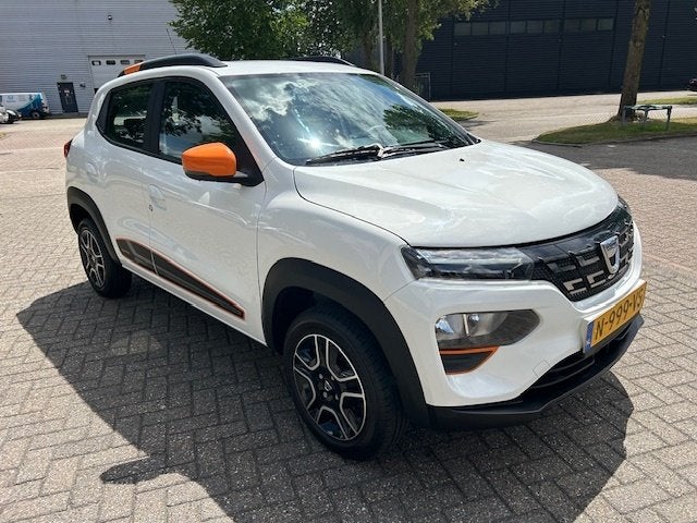 Dacia Spring Comfort+ CARPLAY NAVI CAMERA DEALER NAP!, Auto's, Dacia, Automaat, 0 cilinders, Gebruikt, Parkeersensor