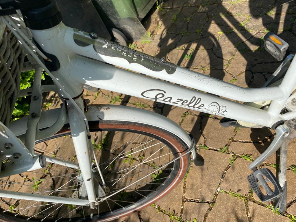 Gazelle fiets wit., Fietsen en Brommers, Fietsen | Dames | Damesfietsen, Ophalen, Gebruikt, Versnellingen, Schijfrem