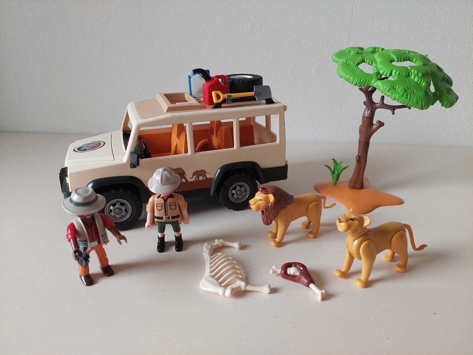Playmobil safariset met jeep en leeuwen, Ophalen of Verzenden, Gebruikt