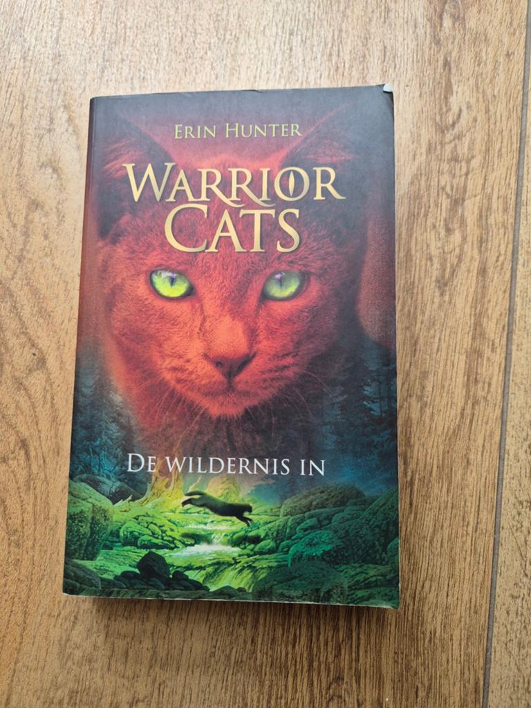 Warrior Cats: De Wildernis In - Erin Hunter, Boeken, Ophalen of Verzenden, Gelezen, Erin Hunter, Fictie algemeen