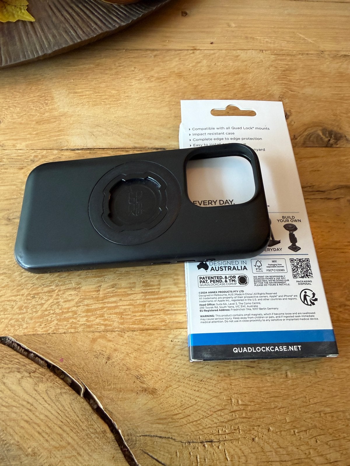 Quad Lock Mag Case voor iPhone 16 Pro 6.3", IPhone 16 Pro, Zwart, Draadloos opladen, Frontje of Cover