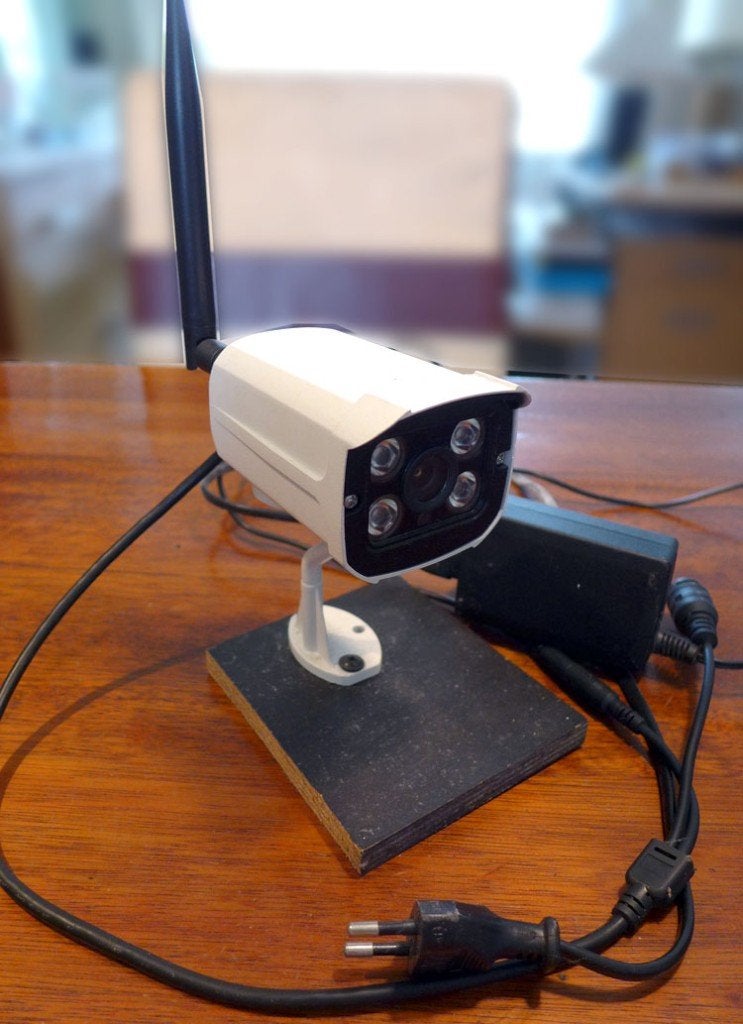 Bewakingscamera + Wifi en voeding, Ophalen of Verzenden, Gebruikt, Buitencamera