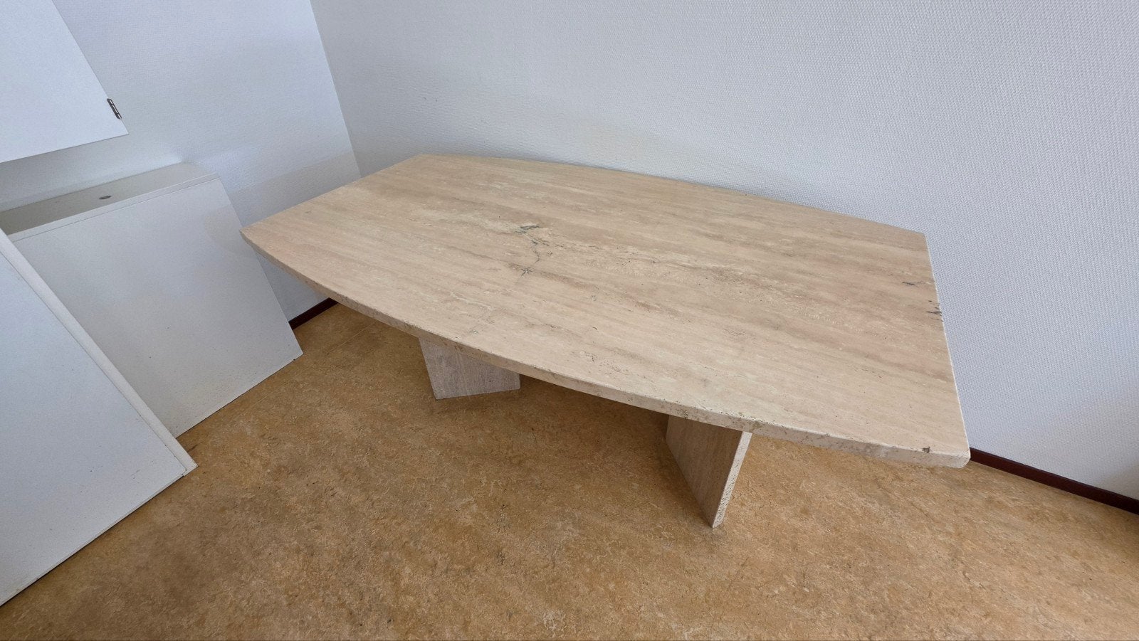 Stijlvolle Travertin Eettafel - Uniek Design, Huis en Inrichting, Tafels | Eettafels, Ophalen, Overige materialen, Modern, Tijdloos, Natuursteen