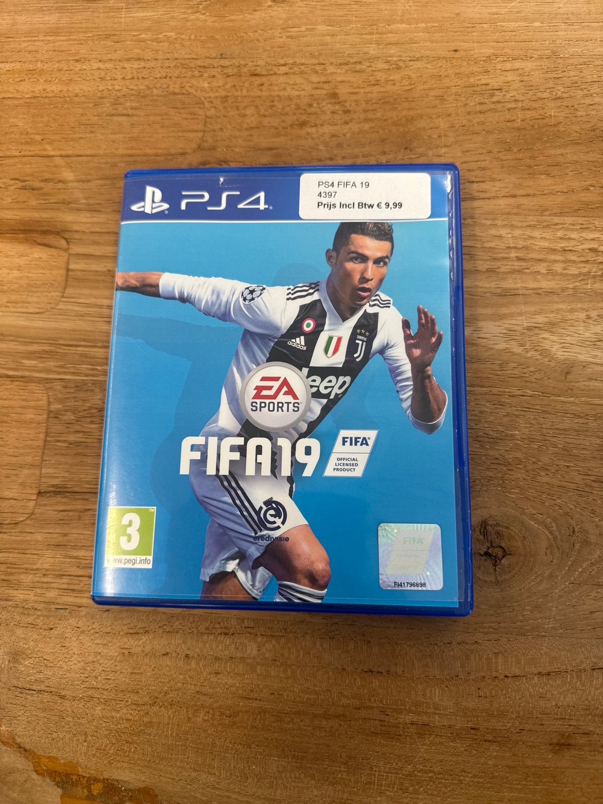 FIFA 19 PS4 - Voetbalgame met Cristiano Ronaldo, Gebruikt, Eén computer, Ophalen of Verzenden, Sport
