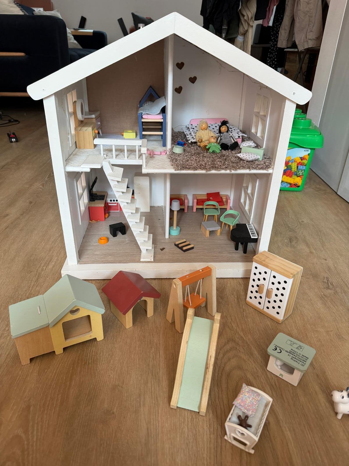 Prachtig houten poppenhuis + inboedel verlichting poppetjes, Ophalen, Poppenhuis