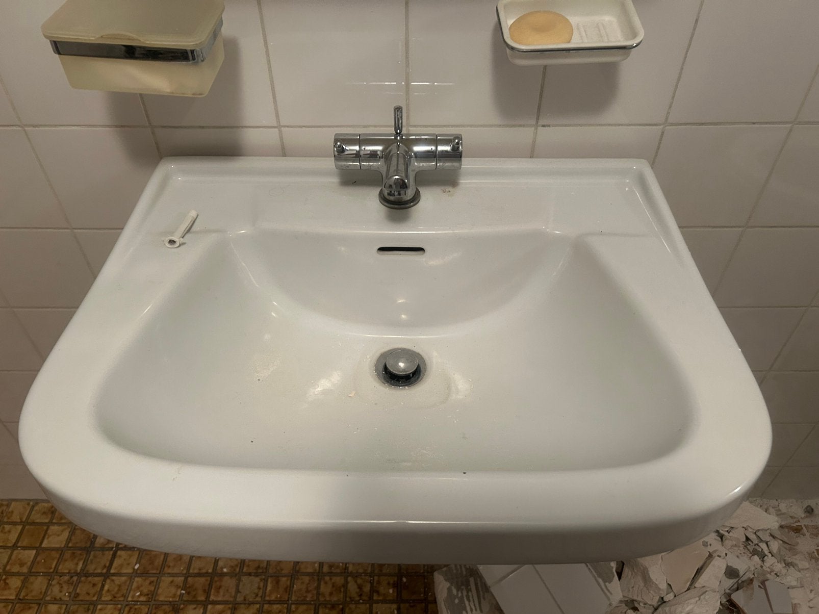 Wastafel met Kraan, Ophalen, Zo goed als nieuw, Wastafel