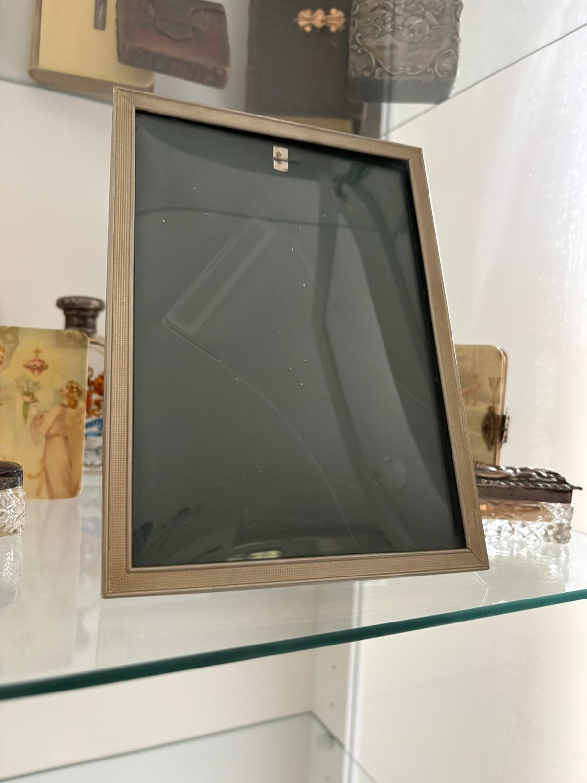 Antieke vintage zilveren fotolijst gebogen bol glas, Audio, Tv en Foto, Fotografie | Fotolijsten, Zilver, Met glas, Metaal, Standaard fotolijst